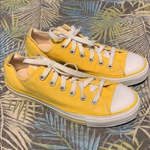School Bus yellow Converse size 8